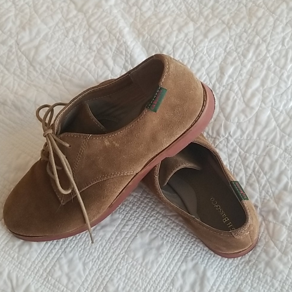 G.H. Bass Lace up shoes- size 8.5